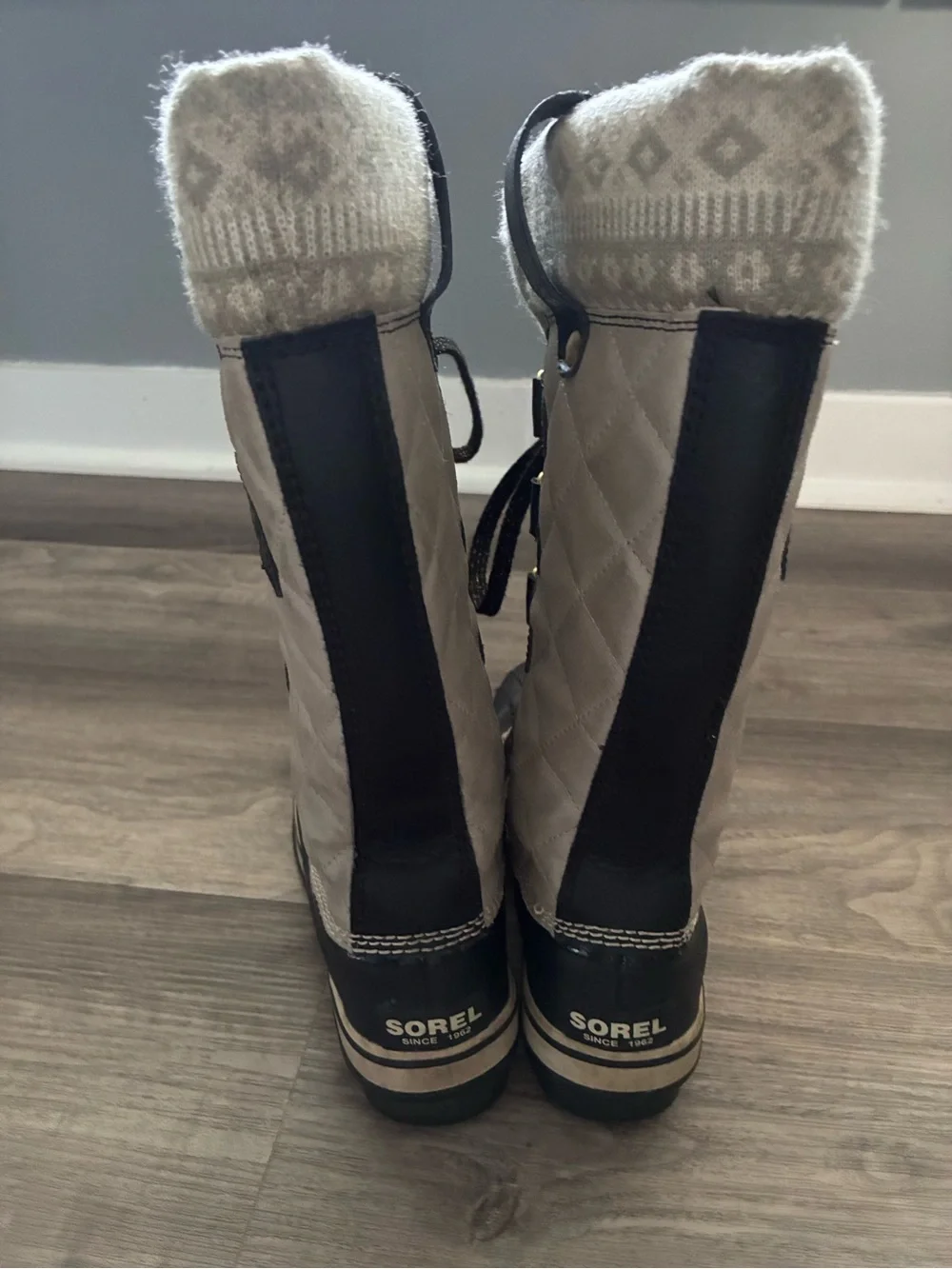 Sorel ' Gray and Black Winter Boots - Quilted Lace-Up